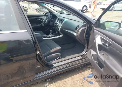 2015 Nissan Altima 2.5 S из США, поврежденный, VIN 1N4AL3AP5FN402526